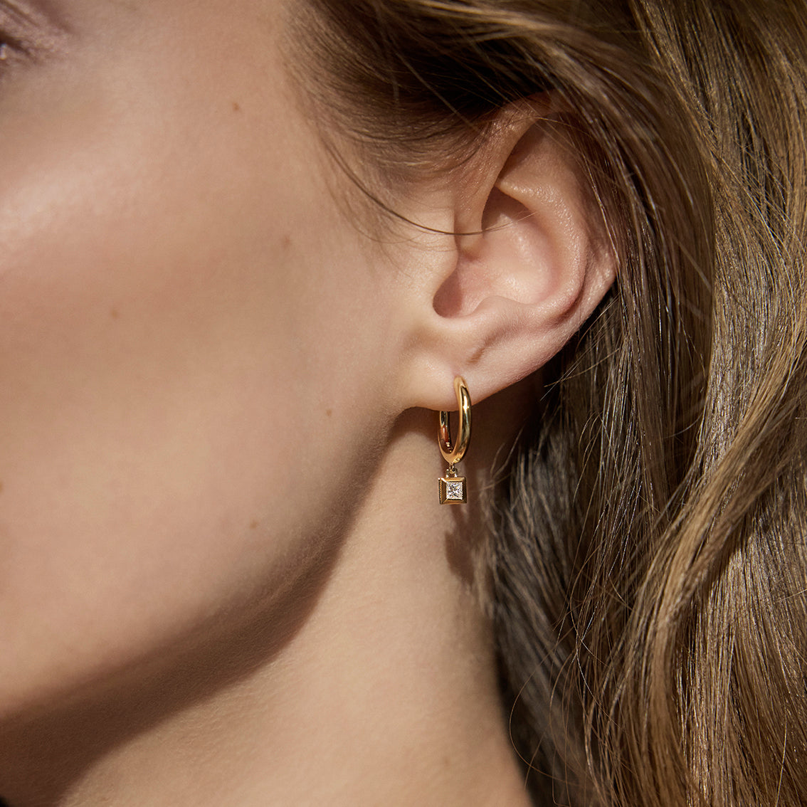 Boucles d'oreilles créoles avec diamant en or 18 carats