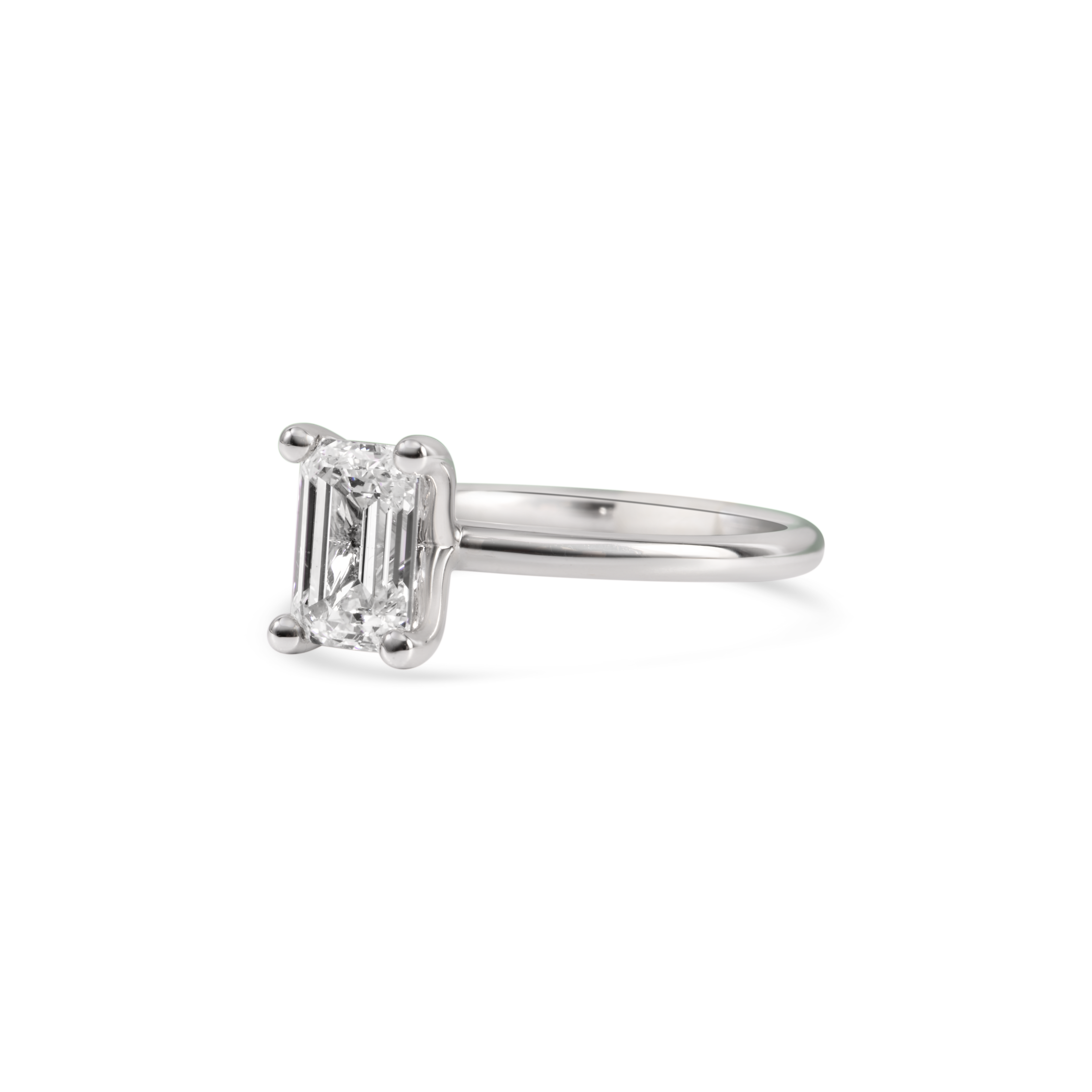 Bague de fiançailles en diamant taille émeraude | Platine