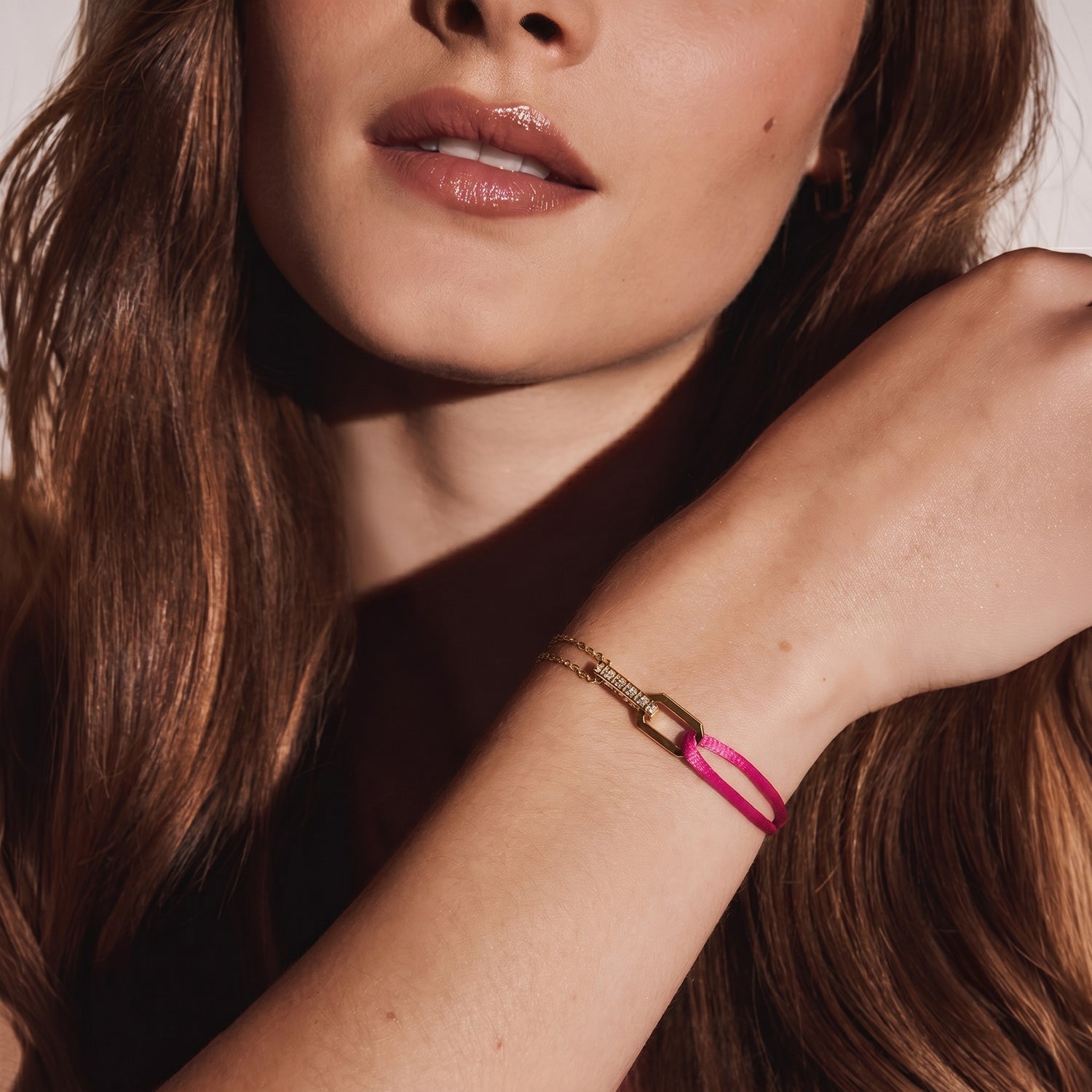 Chaîne en or avec bracelet cordon en satin rose Or 18 carats | Diamants